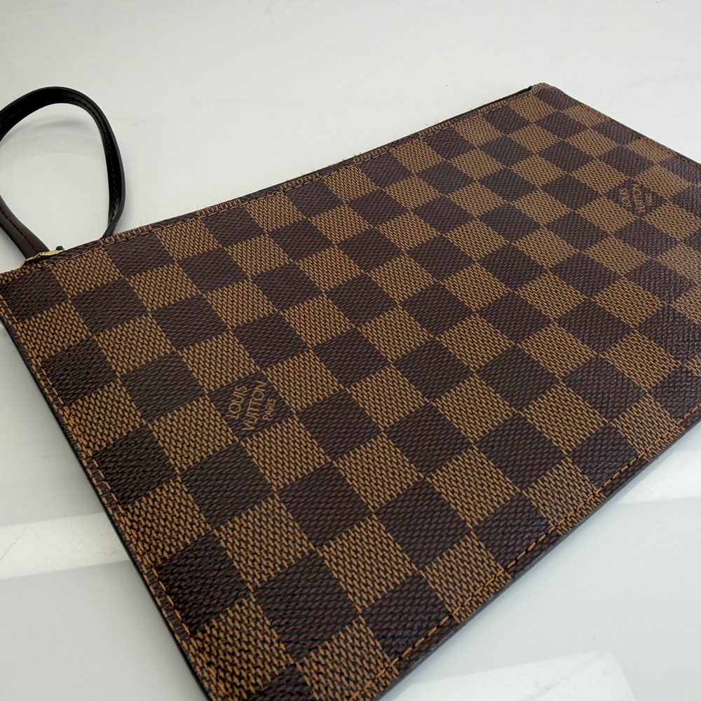 Authentic Louis Vuitton Damier Ebene Neverfull Pochette Wristlet Bag - Picture 5 of 13